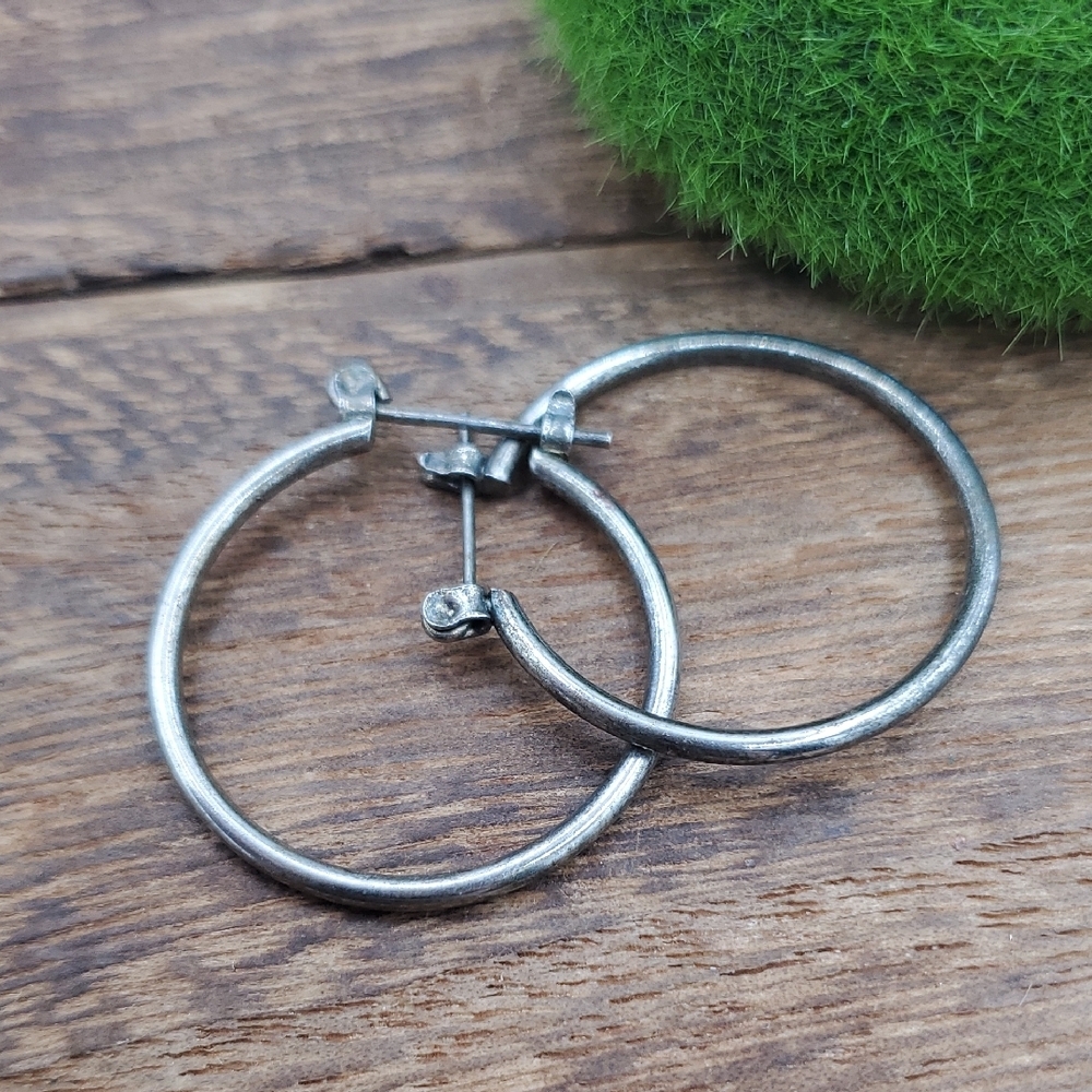 Classic Silver-Tone Hoop Earrings E845